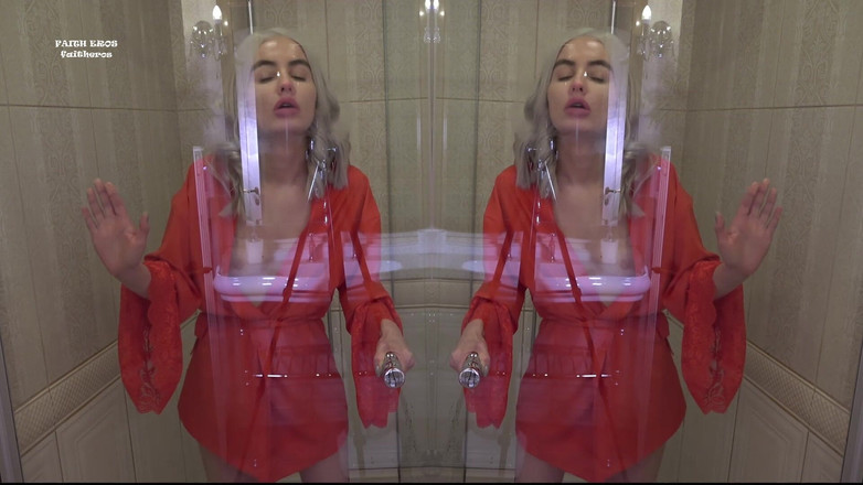 Faith Eros: Dom meisje kwam vast te zitten in de douchecabine