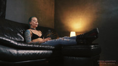 Cruel Anettes fetish world: Anette Kouří V Džínách a Botách 4K