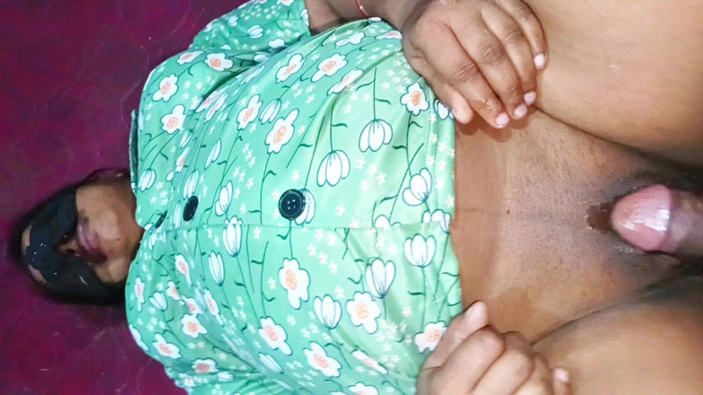 Sexy_girl_nehu: kaamuk neha bhaabhi ki tang choot ko choda aur uska...