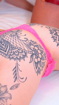 FFFF Camilla und Josephine ficken strap-ons von Lucy und Rosa