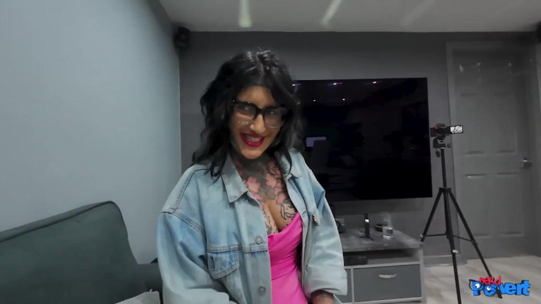 Nerd Pervert: Pixie Peach - жадає сперми