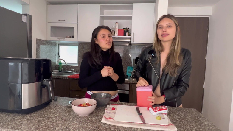 scarlettandc: Przygotowujemy kremowe truskawki i bawimy się