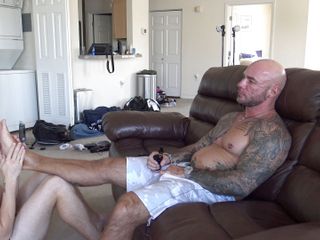 Masculine Jason - Jason Collins: Foot worship/submission/ignored/vaping!