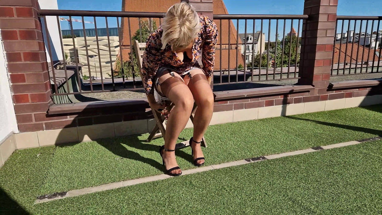 Wanilianna: Dildo anale di vetro sul tetto - Parte 1