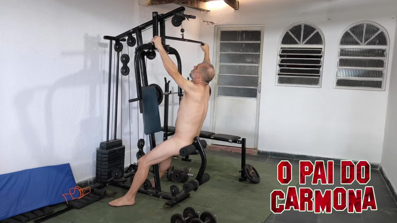 Carmona's father: 벌거벗은 채로 훈련하다가 카르모나는
