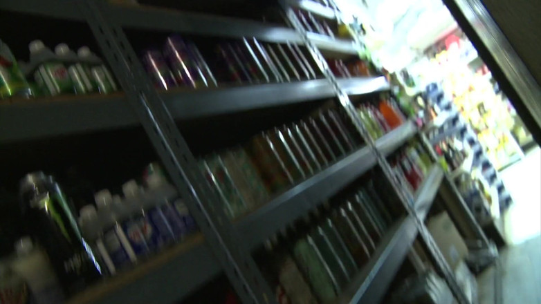 Best Butts: Zlobivá děvka si nechává vyvrtat kundičku v supermarketu