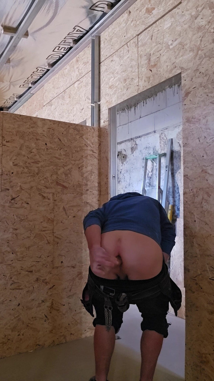 Chris_snoopy_91: Un día caliente en el sitio de construcción parte 1/9 dedeándose,...