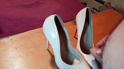 Milosbroz: Nahá mi podpatky