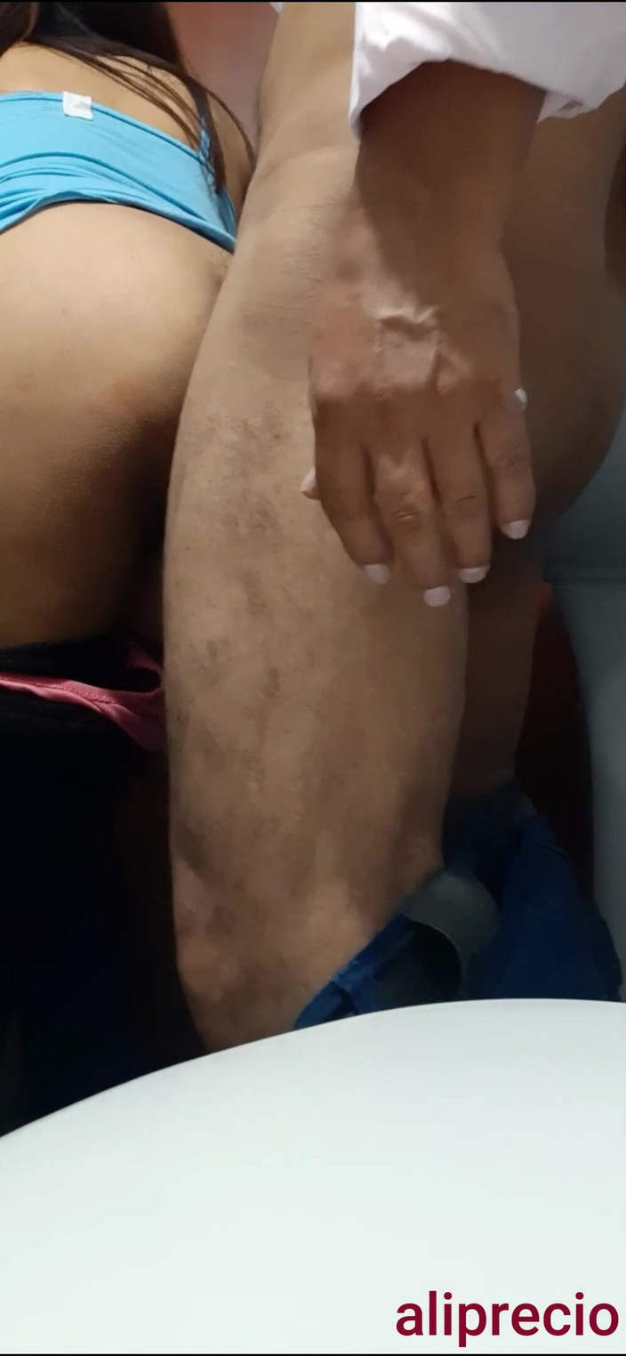 Ali Precio: Anální sex v koupelně natočený kamerou mobilního telefonu