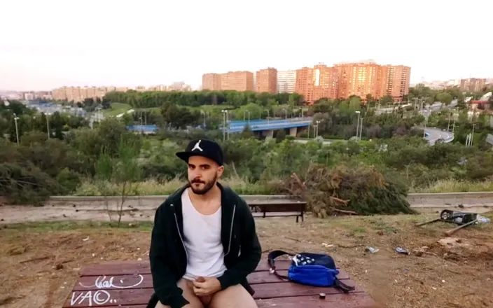 Xisco: Outdoor solo jerkoff
