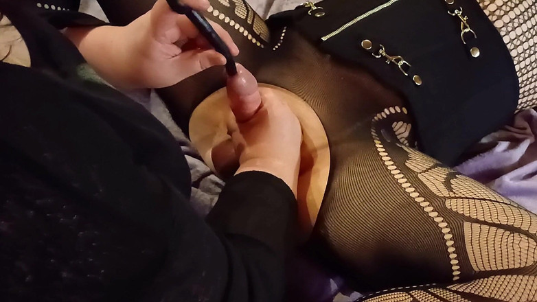 MisstressLeo: Herrin dehscht harnröhren-ihrer sissy mit dilator-edging