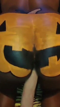 Halloweenská noc v domě mého nevlastního bratra.