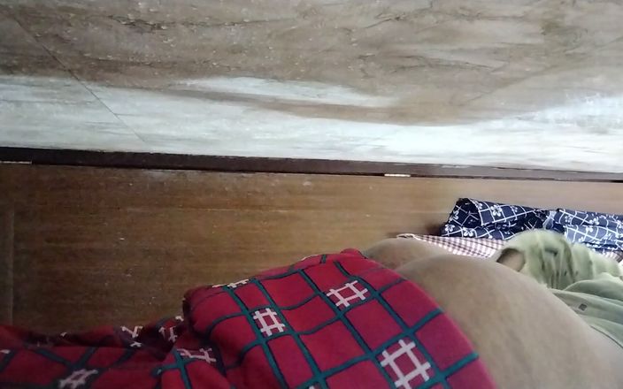 Riya Thakur: Żona domu czyści swoją cipkę w domu