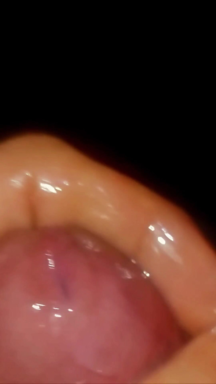 Naughty Cock: Pancut menonton video kawan-kawan. Tertanya-tanya sama ada isterinya sampai sesuatu...