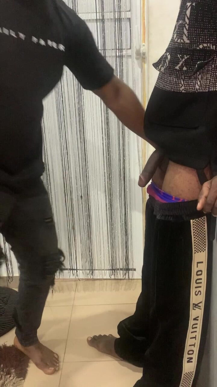 Enigmatic Buoy: Geiler hetero-twink bittet um einen blowjob.