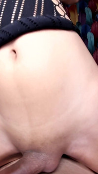 Ohromující asijská Ladyboy jízda na péru bez sedla