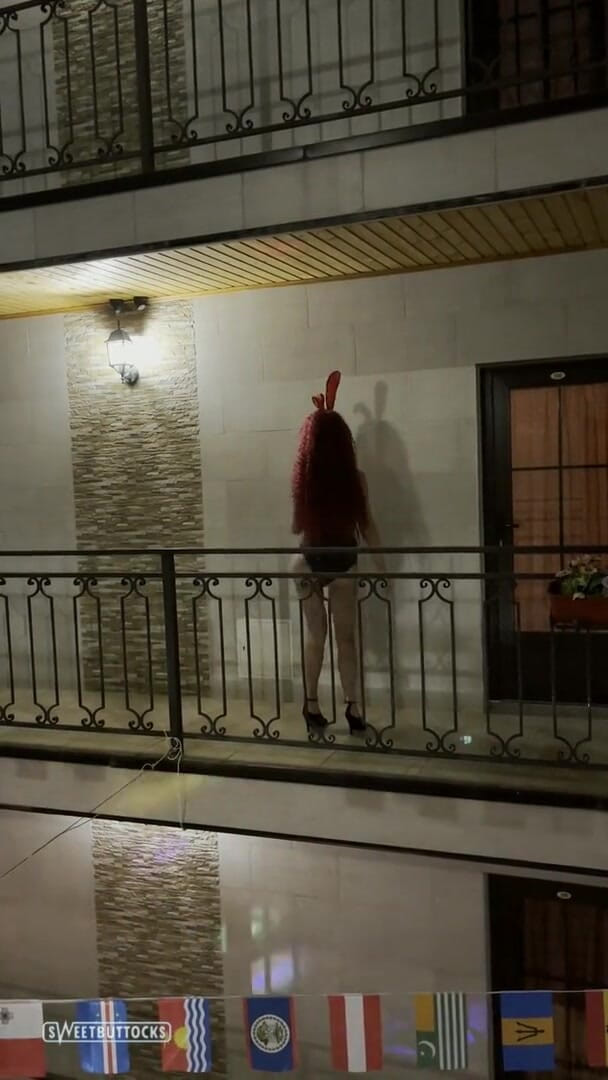 SweetButtocks: Danse nue à l'hôtel