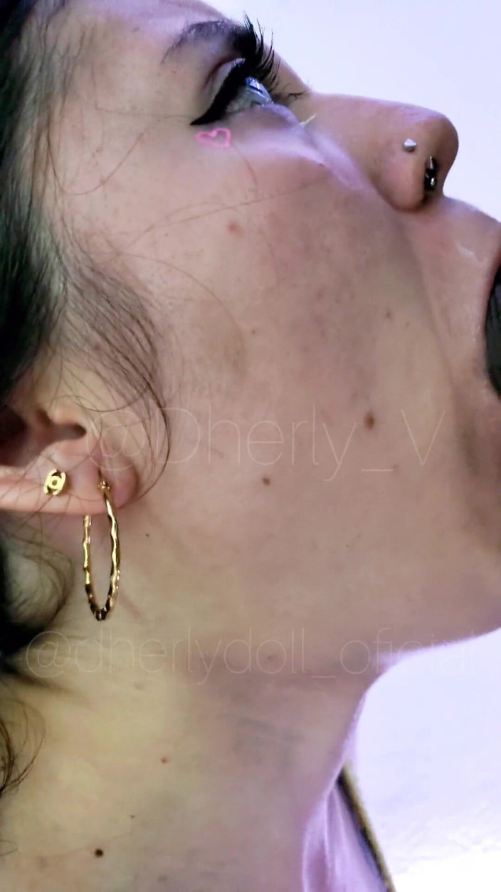 DherlyDoll: Tato kráska miluje mít sperma v ústech