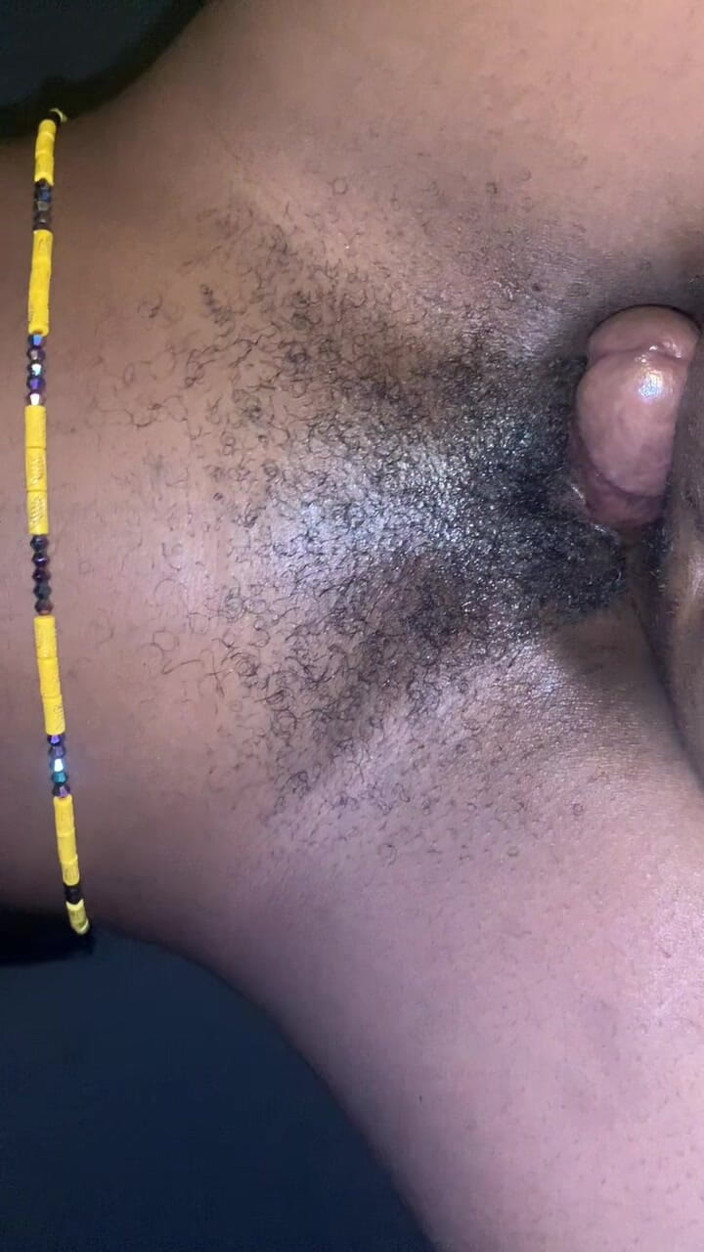DivaHouz: Seksi ateşli Afrikalı azgın genç kız emiyor