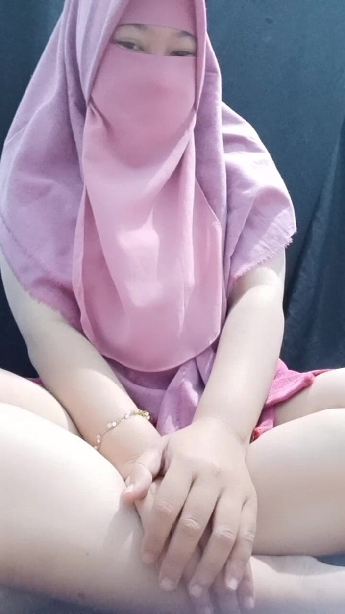 Vaginabig88: Вирусную красивую сучку застукали за отправкой видео