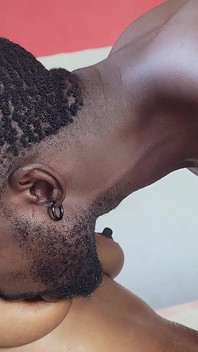 Tombul piliç beni çok iyi sikiyor