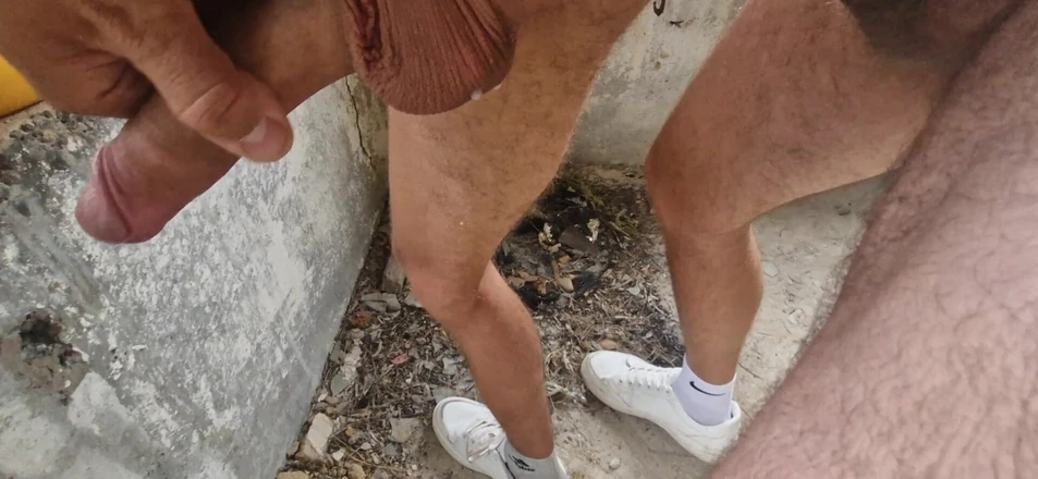 ArchiRusik: Un joven hijo de puta en una fábrica abandonada conoció...