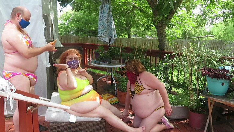 BBW nurse Vicki adventures with friends: Kedua-dua awek losyen jururawat Vicki up