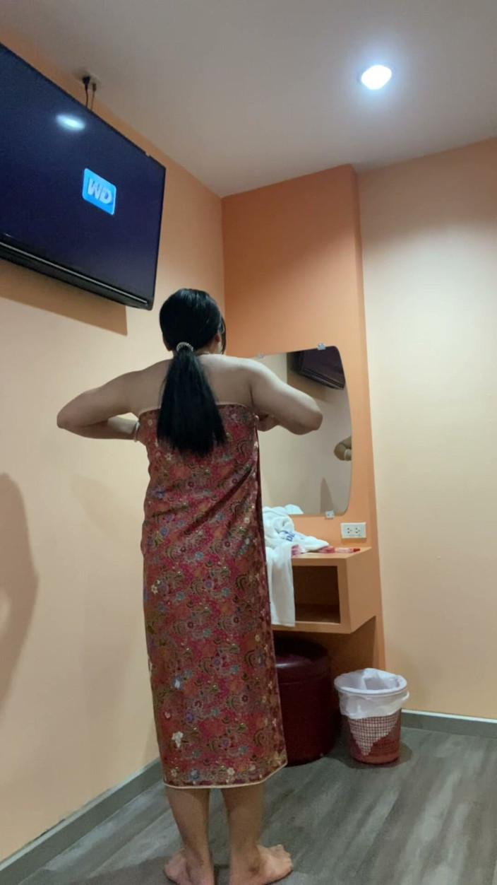 Fampfy Nana: After Finishing the Merit Ceremony, Let's Go to the Hotel