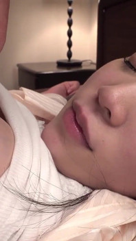 ¡Ella es una belleza de piel clara con grandes tetas! -Yui-py