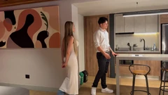 巨乳房地产经纪人通过给他一个好的鸡巴口交来说服客户购买