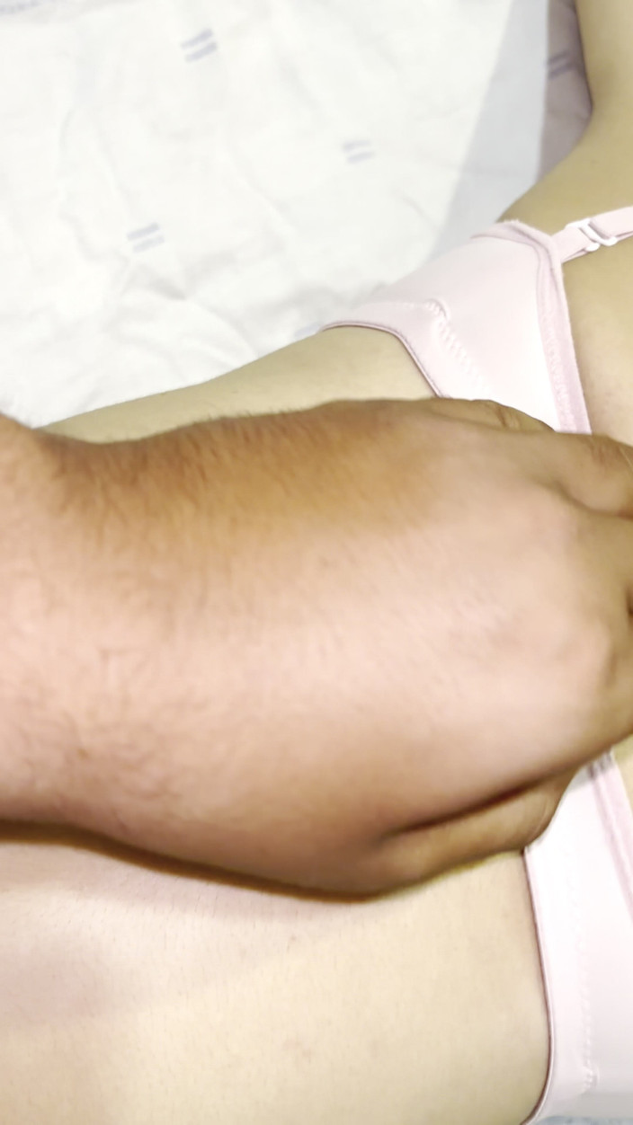 Romantic couple: Oggi, quando sono venuto dall'ufficio, mia moglie era pronta per...