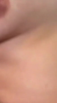 Cewek nakal kulit hitam ini dientot habis-habisan sama kontol besar pria kulit hitam