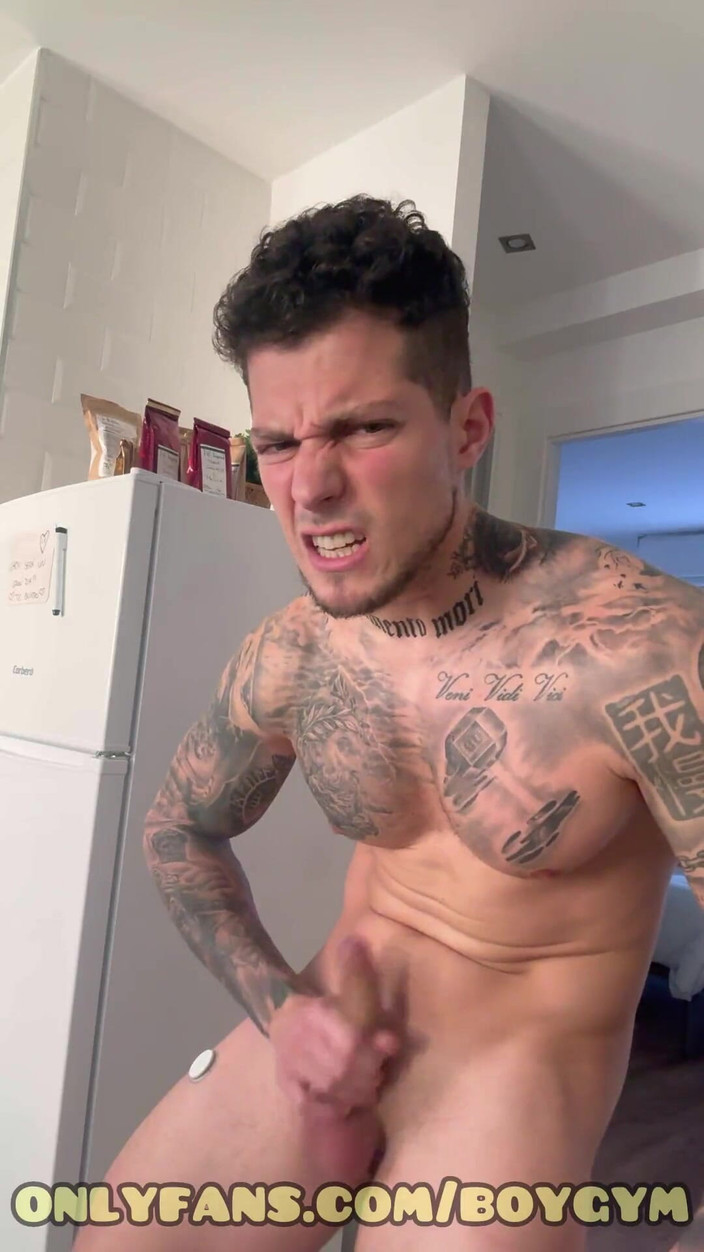 BoyGym: Мускулистый татуированная мужик с толстым членом говорит грязно с тобой, бойгим