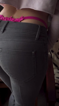 Pawg mặc quần jean bó sát trêu chọc đuôi cá voi thông màu hồng