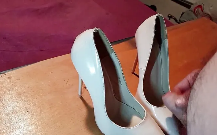 Milosbroz: Nude heels my gir