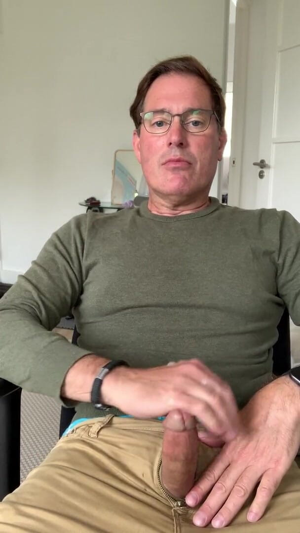 TJenner: Evde yoğun mastürbasyon ve boşalma
