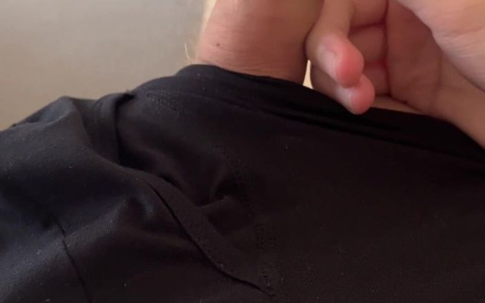 Johnny69227: Młody Twink. Wielki Kutas Maturbacja. Gorący młody student spuści dużo,...
