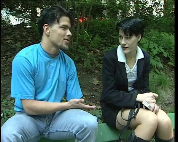 YOUR FIRST PORN: Spas Zu Dritt - seks remaja bertiga