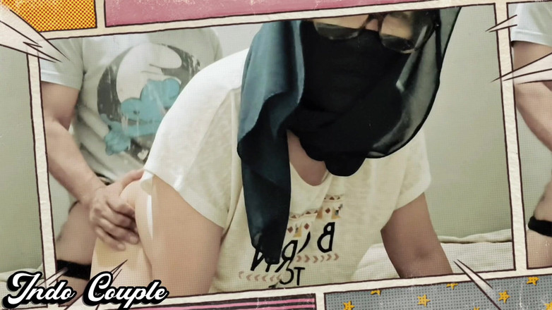 Indo Couple: 포르노를 보면서 아멜리아 콜멕. 마사지 치료사 섹스 테이프. 발정난 계모의 보지