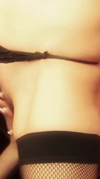 Ik droomde dat terwijl ik aan het neuken was, Jools mijn tepels likte ...