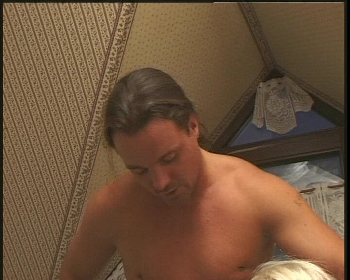 Hardcore German Club: Stygga tyska slampor är här för att knullas tillsammans på orgie