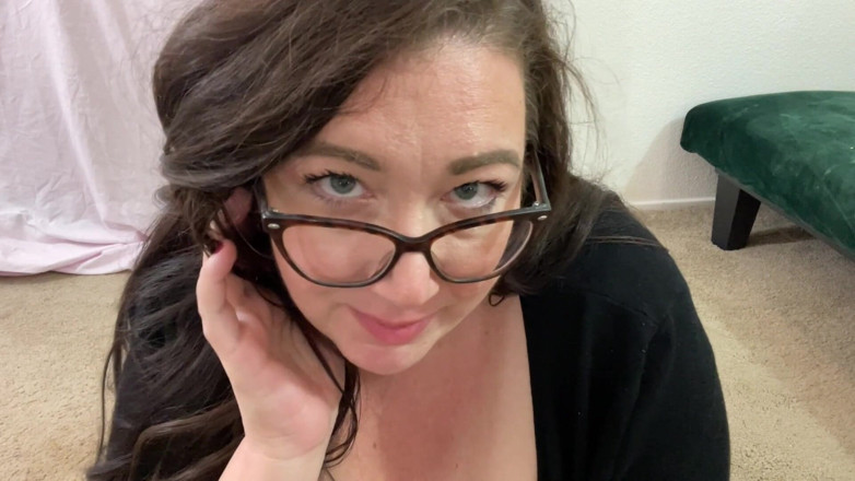 cutejayne: milf(chodne laayak mammi) jayne painti soonghne vaale ko ura rahi...