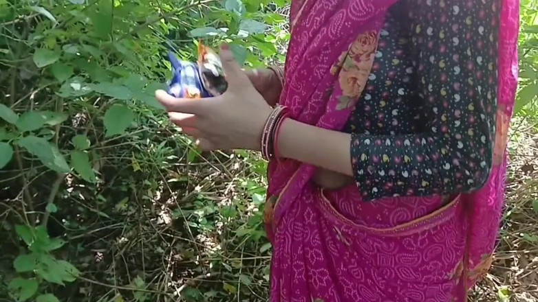 seema: Saya menggoda adik tiri saya di dalam hutan dan mengongkeknya.