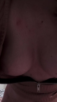 Twee Orgasmes Voor Deze Lieve Brunette. Natte Kut Likt En Overvloedige Ejaculatie.