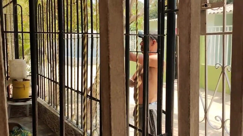 Adribella69: Busco a Mi Vecino Para Que Me Ayude Y Lo...