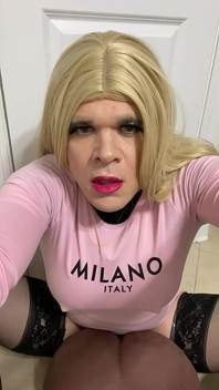 Sacanagem trans Madison não pode manter as mãos longe desta nova buceta e bunda toy. Assista ela lamber sua porra e chupar um vibrador bbc enquanto