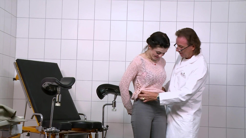 MMV films - The Original: Junge schlampe versucht zum ersten mal den riesigen schwanz ihres...