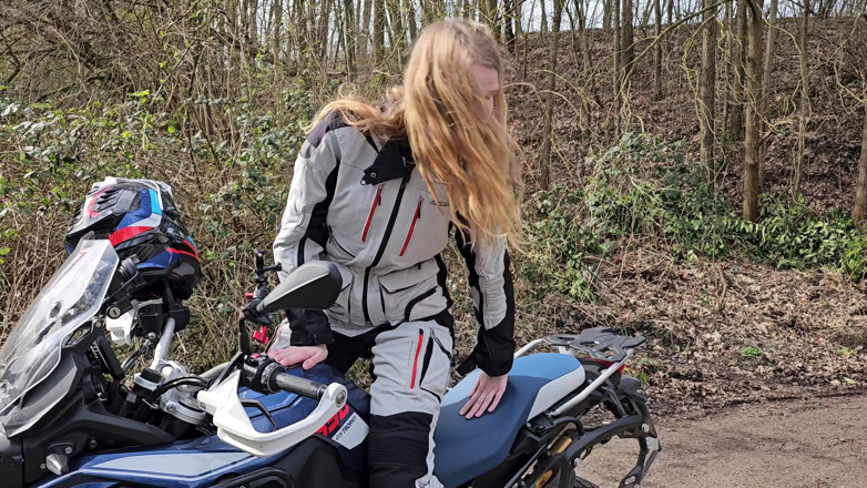 Bikergirl_97: Bisikletimde ilk video