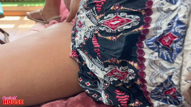 CuckoldHouse: 已婚的 BBW 喜欢给她的阴户，她的屁股上插着一个塞子