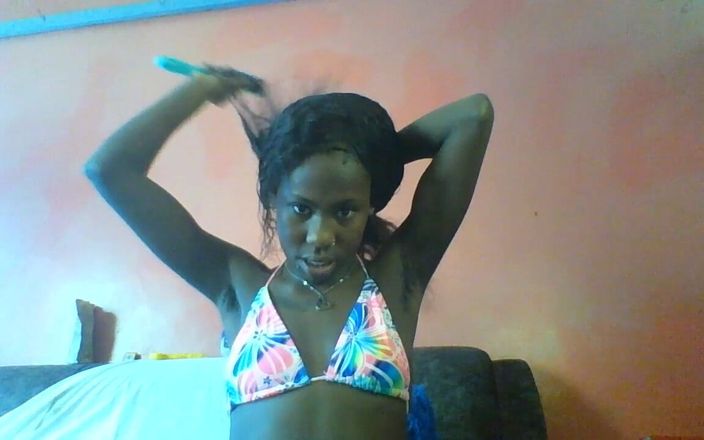 Solo Austria: Black Girl Make up Fetish!